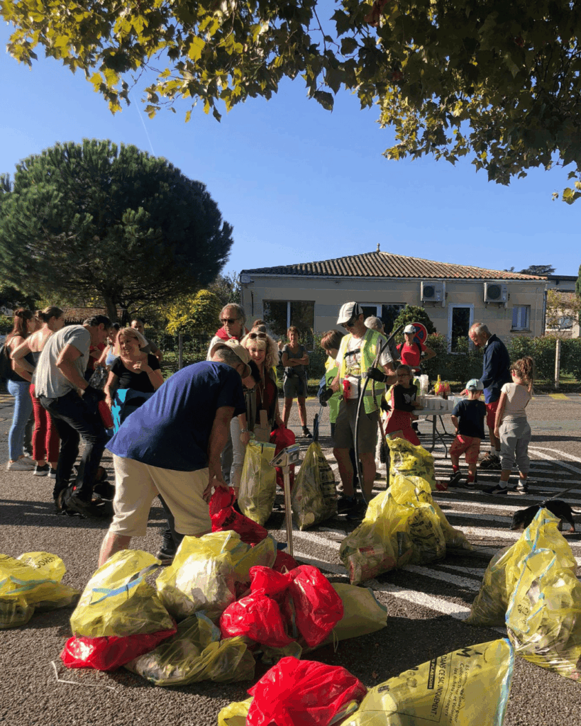 personne ramassant des déchets par terre personne ramassant des déchets par terre